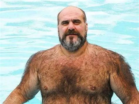 urso pelado|Barbudos, gordinhos e peludos: conheça a tribo gay dos ursos